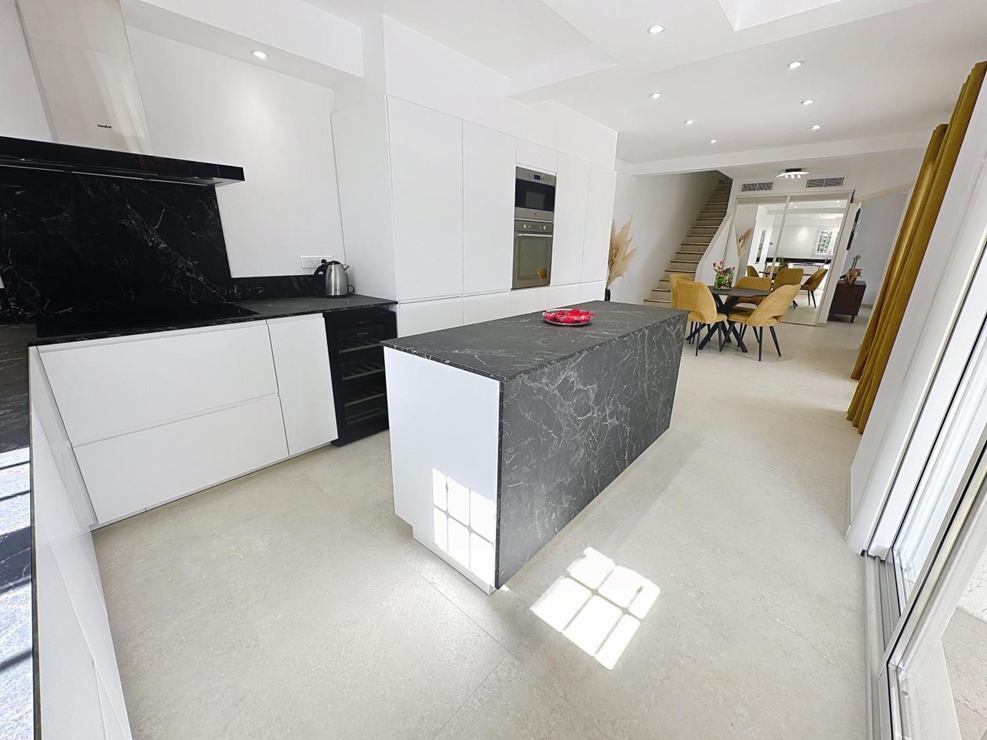 3 Bedrooms Villa Near Cannes - Pool & Jacuzzi - Sea View Mandelieu 外观 照片