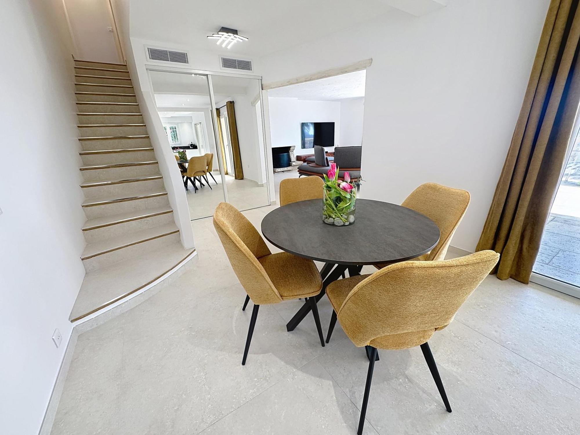 3 Bedrooms Villa Near Cannes - Pool & Jacuzzi - Sea View Mandelieu 外观 照片